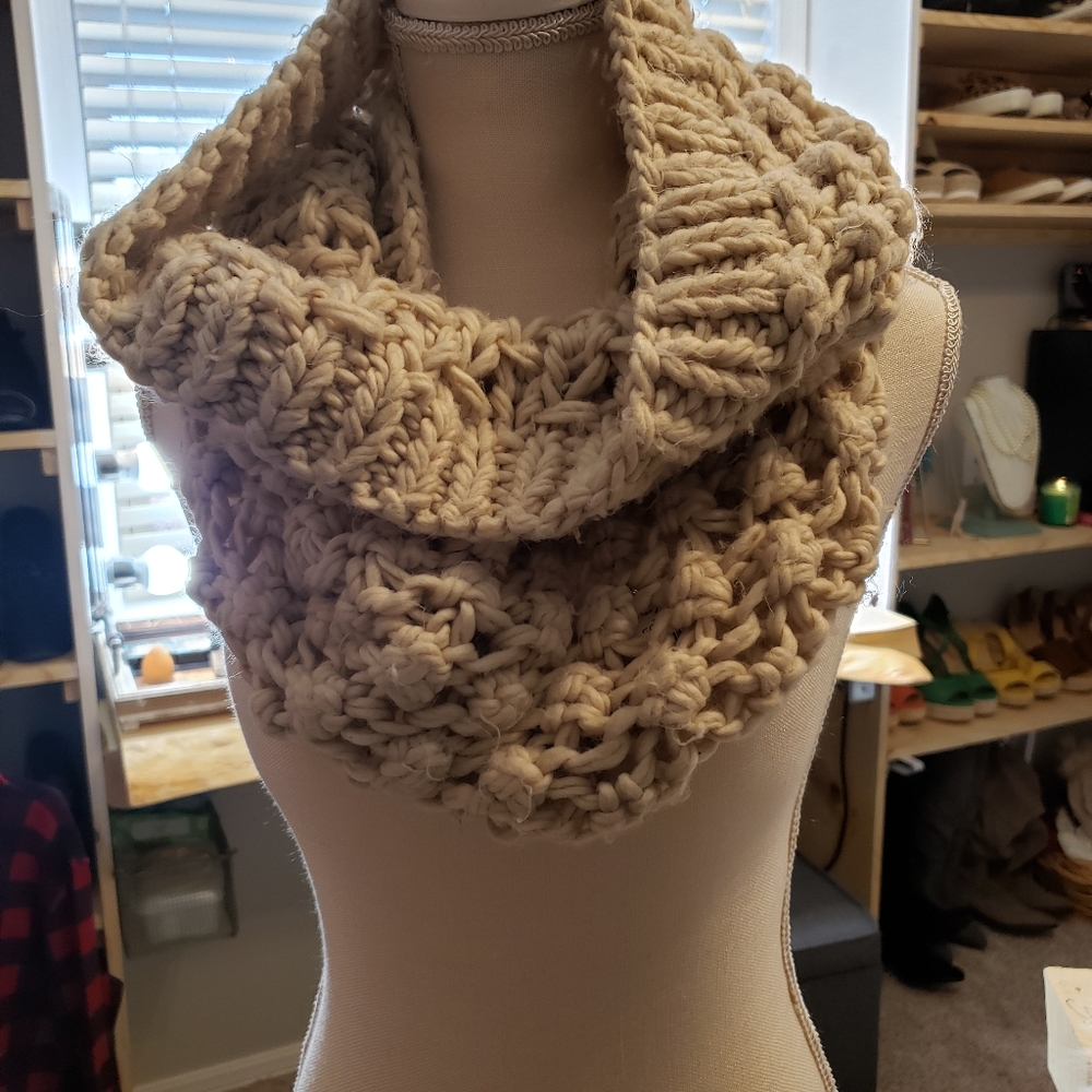 Cream knit neck scarf